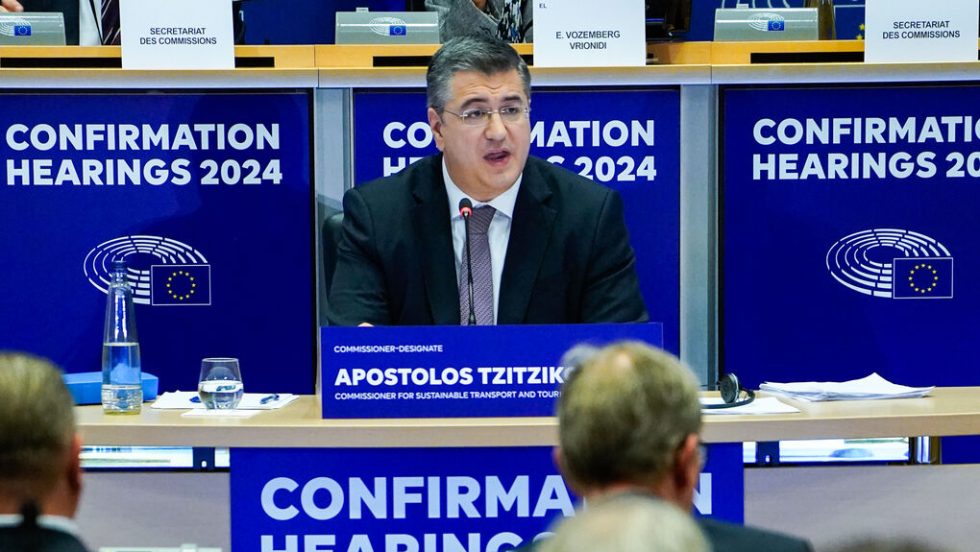 Παραδοχή Τζιτζικώστα - Η Κομισιόν ανησυχεί για αυξήσεις σε ακτοπλοϊκά και αεροπορικά